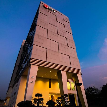 Gtv Hotel Cikarang Extérieur photo