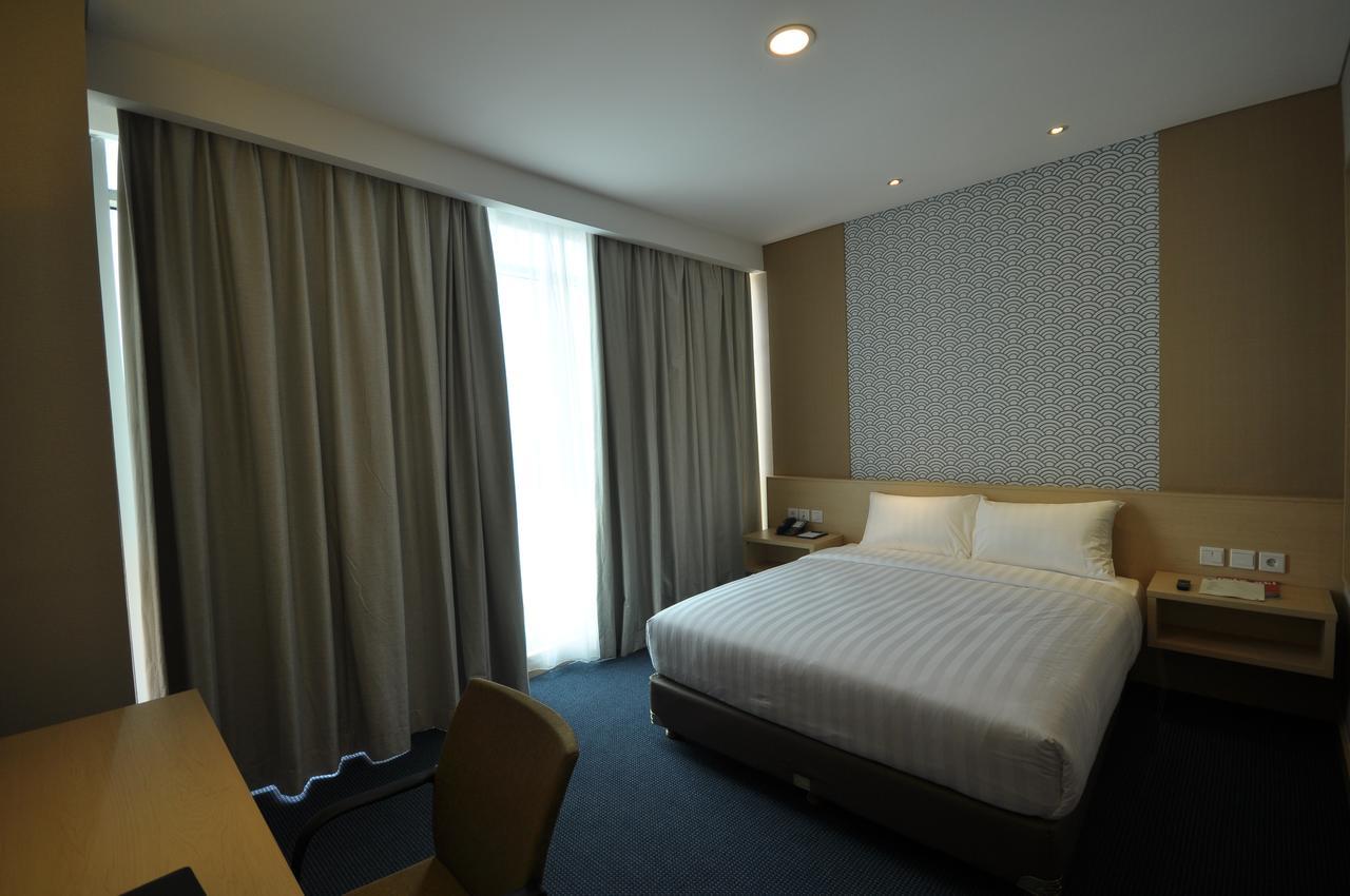 Gtv Hotel Cikarang Extérieur photo