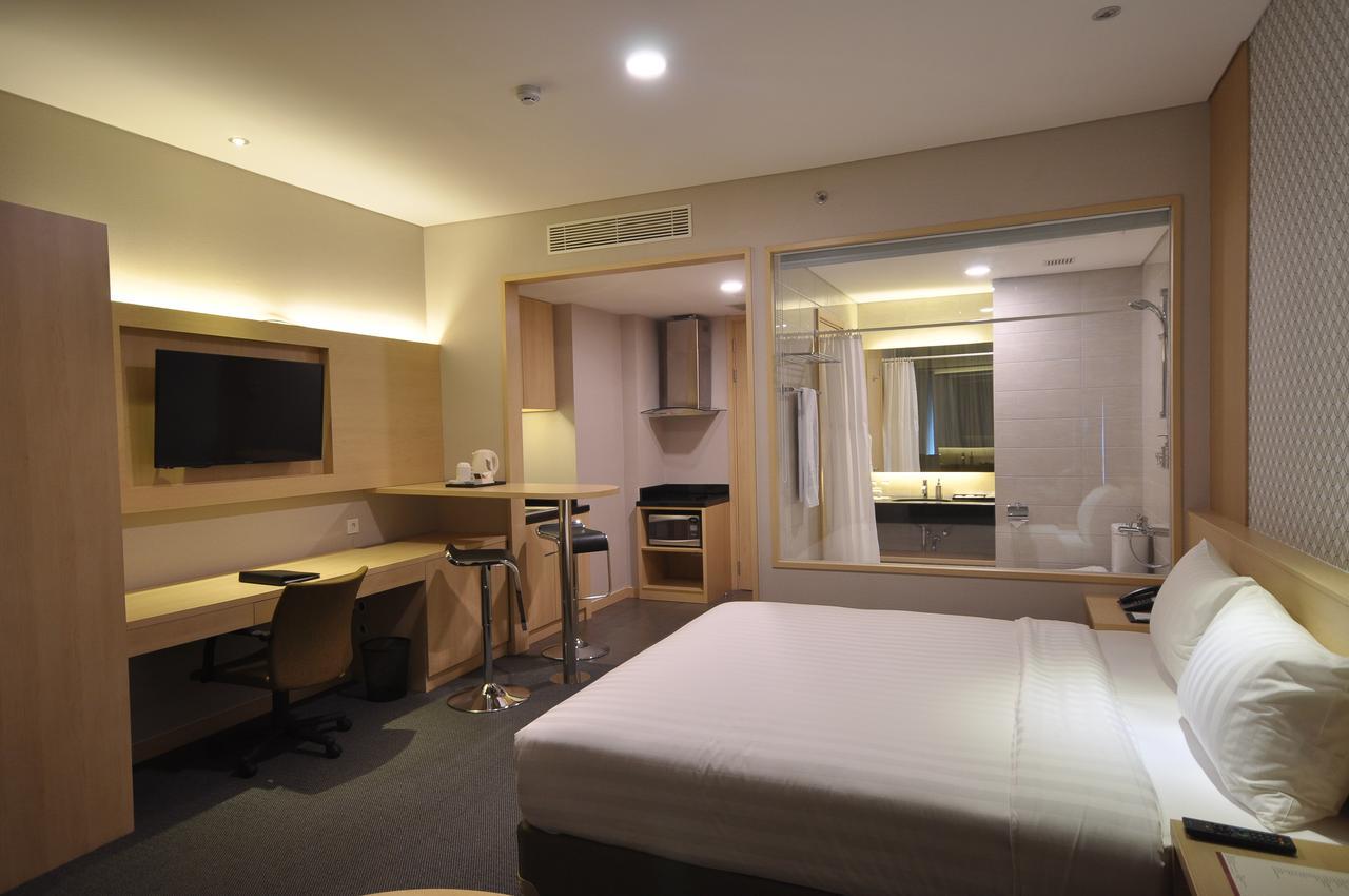 Gtv Hotel Cikarang Extérieur photo