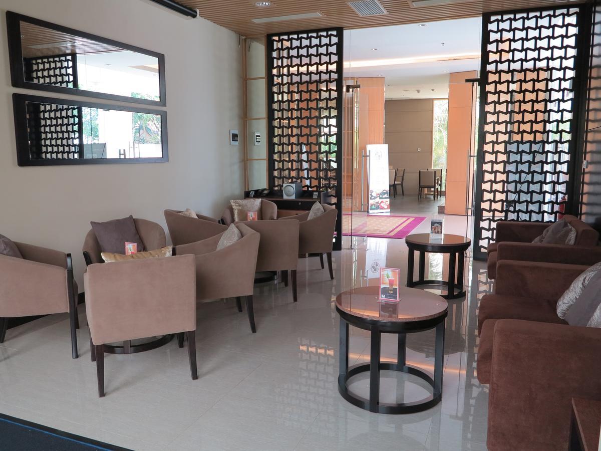 Gtv Hotel Cikarang Extérieur photo