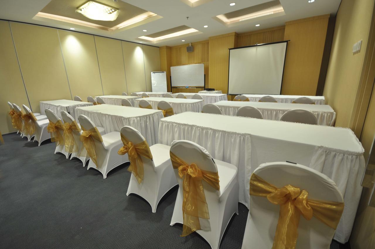 Gtv Hotel Cikarang Extérieur photo