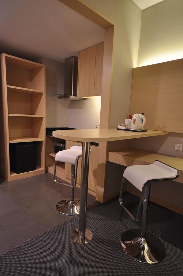 Gtv Hotel Cikarang Extérieur photo