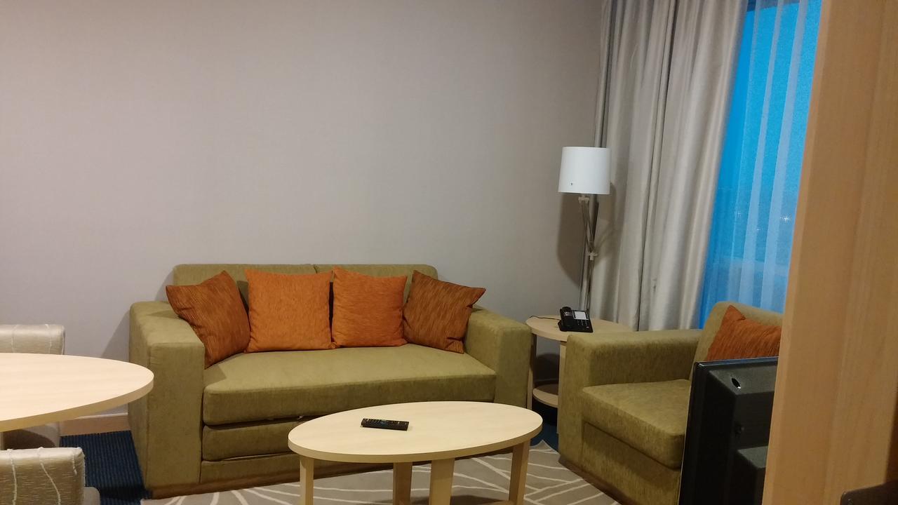 Gtv Hotel Cikarang Extérieur photo